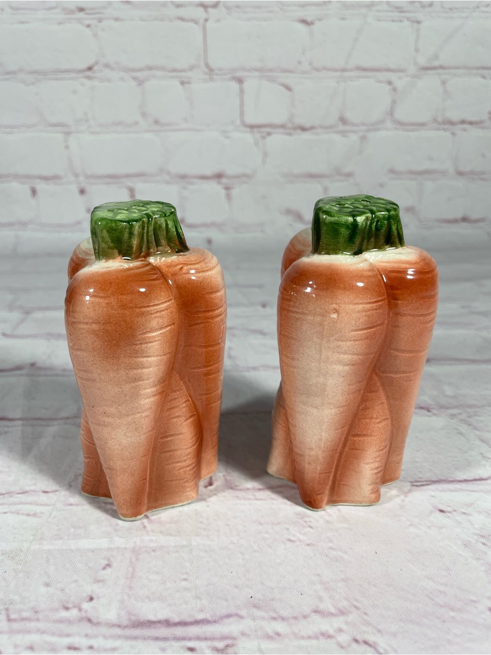 Vintage Hand Painted Carrot Bunch Ceramic Salt and Pepper Shaker Pair
